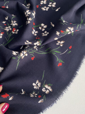 Тканина штапель темно-синій з білими і червоними квіточкками на тоненьких ножках