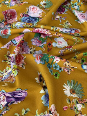 Тканина штапель яскраві садові квіти на медово-горчичному фоні