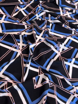 Тканина штапель блакитно-рожево-біла крупна абстракція на чорному фоні