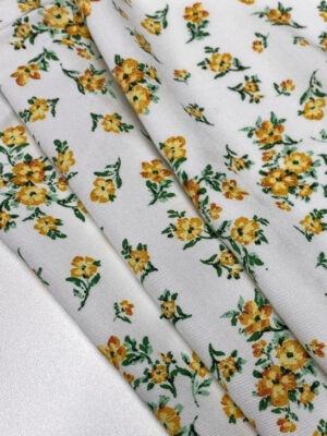 Віскоза твіл міленькі жовті квіточки з зеленим листям на білому фоні