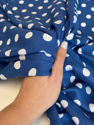 Віскоза твіл сизо-синього кольору з білим горошками  розміром 1,5*1,5см