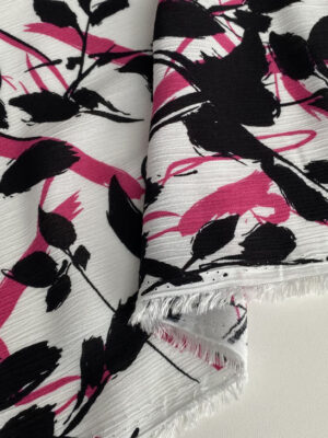 Віскоза жата білосніжна з вертикальною малиновою графікою та чорними квітами