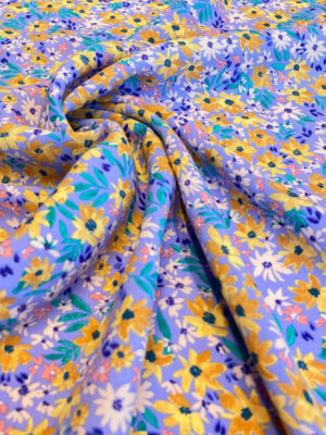 Штапель Італія ніжні блакитно-жовті квіти на лавандовому фоні