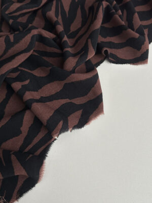 Креп віскоза Італія коричневого кольору з принтом чорна зебра