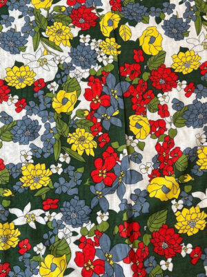 Батистова тканина жата зелено-сіро-червоні квіти на білому