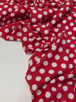 Штапель вишнево-червоний з білими горошками розміром 1,2*1,2см