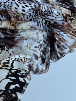 Шифон принт абстракційний лео дизайн на білому