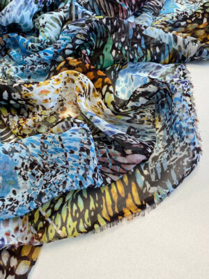 Шифон принт калейдоскоп з міленьким різнокольоровим принтом в блакитно-помаранчовій гамі