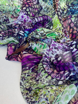 Шифон принт калейдоскоп з міленьким різнокольоровим принтом в фіолетово-зеленій гамі