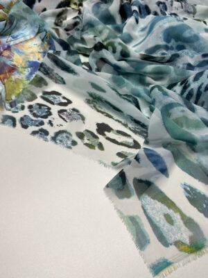 Шифон принт з крупними метеликами і бірюзовим лео на акварельному фоні, купон