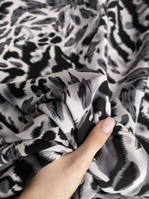 Штапель віскоза енімал дизайн сіро-чорна зебра абстракція
