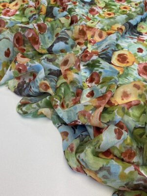 Шифон принт з густими акварельними квітами та люрексом на зелено-салатовому фоні