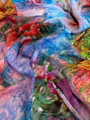 Шифон принт акварельний дизан фотопринт з тюльпанами в блакитно-червоній гамі