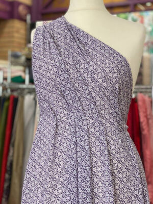 Шифон принт жатий шифон синьо-фіолетовий з білим графічниц мілкий принт