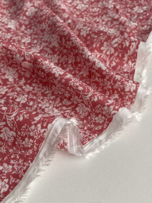 Штапель ніжно-фрезовий з мереживними білими квітами