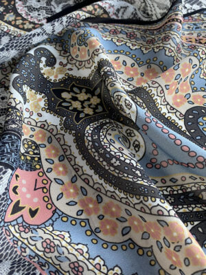 Шифон Італія зі складним східним малюнком крупні огірки, сіро-синя-рожевеий графічний диза