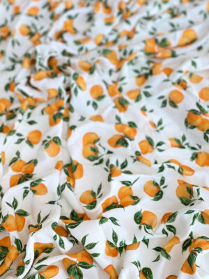 Віскозний крепдешин Італія з яскравими апельсинками на білому фоні
