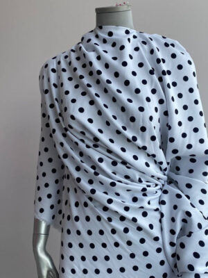 Платтяна крепова тканина білого кольору з горошками синьо-чорного кольору діаметром 1см