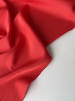 Однотонний шовк тонкий червоного кольору