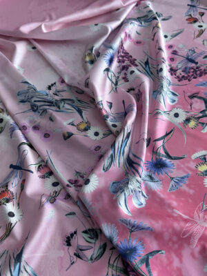 Шовк італійський рожевий з градієнтним переходом та рапортом з тоненькими квітами та стрекозками