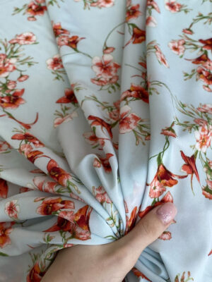 Суперсофт блакитного кольору з помаранчовими квітами і тонким зеленим листям