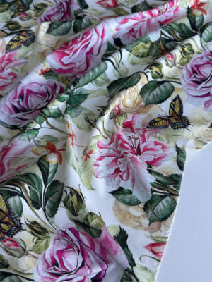 Суперсофт з крупними акварельними трояндами та зеленрим листям на світлому фоні