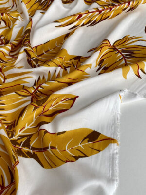 Штапель віскозний біло-молочний з крупним жовтим пальмовим листям