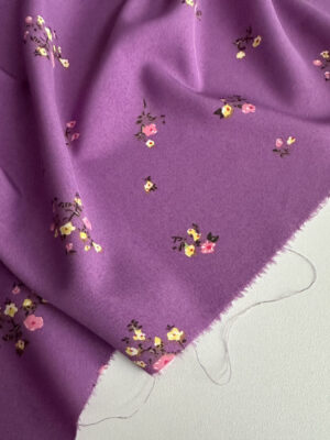 Суперсофт лілового кольору з мілкими рідко розташованими квіточками