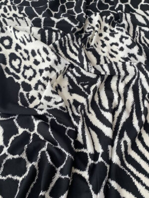 Суперсофт чорно-біла крупна графіка з елементами енімал