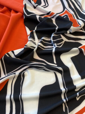 Суперсофт з крупною чорно-білою абстракцією і помаранчовими фрагментами