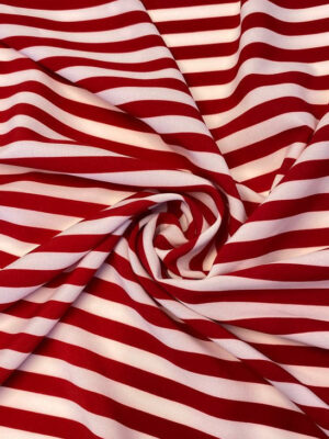 Суперсот в вертикальну темно-червону смужку на світлому шириною 1см