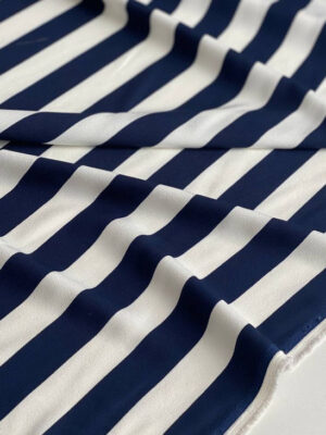 Суперсофт з темно-синьою широкою вертикальною смужкою шириною 2,5см на білому