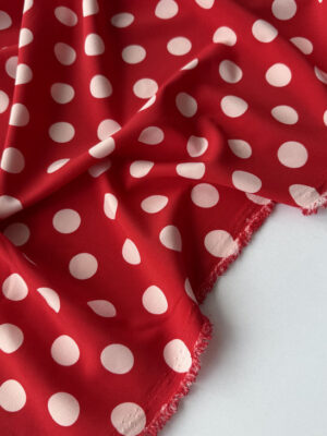 Суперсофт червоного кольору з крупними білими горохами діаметром 1,8см