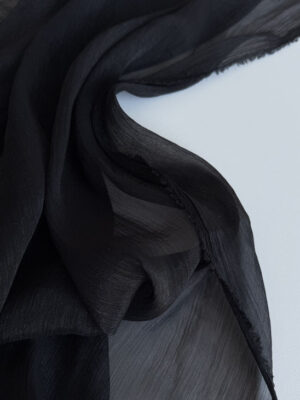 Жатий шифон чорного кольору