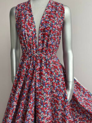 Тканина штапель з міленькими червоно-блакитними густими квіточкаами