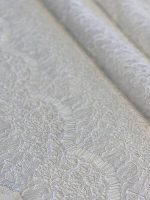 Мереживне полотно білого кольору з "ресничками"