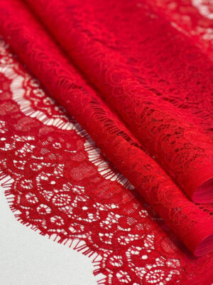 Мереживне полотно червоного кольору з "ресничками"