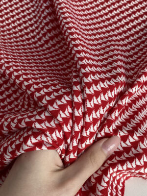 Суперсофт з міленькими темно-червоними графічнми фігурами на білому фоні