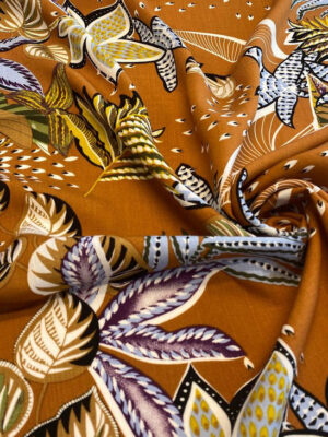 Віскозний льон з фантазійним тропічним принтом на рижо-коричневому фоні