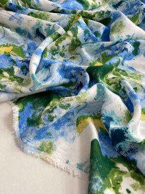 Віскозний льон в акварельній абстракціі блакитно-зеленого кольору на білому