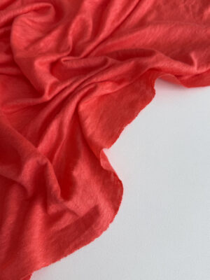 Льон трикотажний коралово-червоного кольору напівпрозорий з рисочками