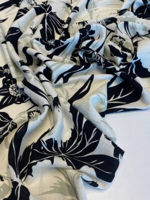 Льон віскозний з абстракційними чорно-біло-сірими великими квітами