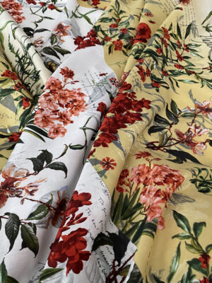 Батист в стилі Дольче Габана з червоними маками та темно-зеленим листям на білом у з жовтим фоном, і надписами