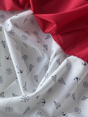 Котон-поплін білого кольру з темно-синіми парусником, якорями і штурвалами