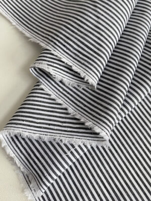 Сорочковий котон з вертикальною сіро-білою тонкою смужечкою шириною 2мм