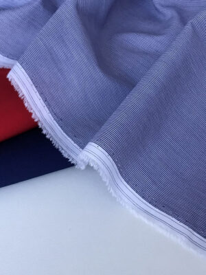 Сорочковий котон з вертикальною блакитно-білою тонкою смужечкою шириною 1мм