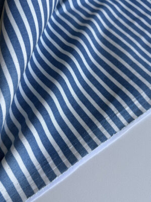 Котон-джинс з синьо-білою поперечною смужкою (ширина синьоі 8мм, білоі 4мм)