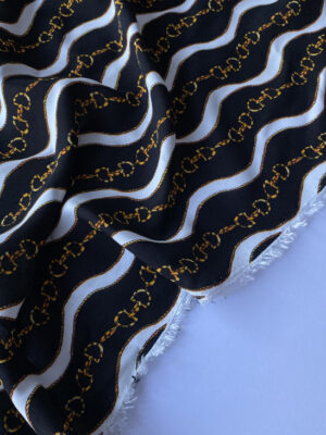 Тканина штапель чорний з вертикальною графікою з ланцюжками