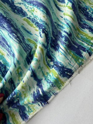 Стрейч котон з акварельним бірюзово-синім малюнком нечіткими полосами