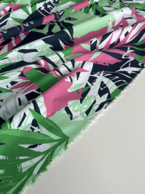 Стрейч котон Італія білого кольору з яскравими рожевими, зеленими та синіми крупними  листями